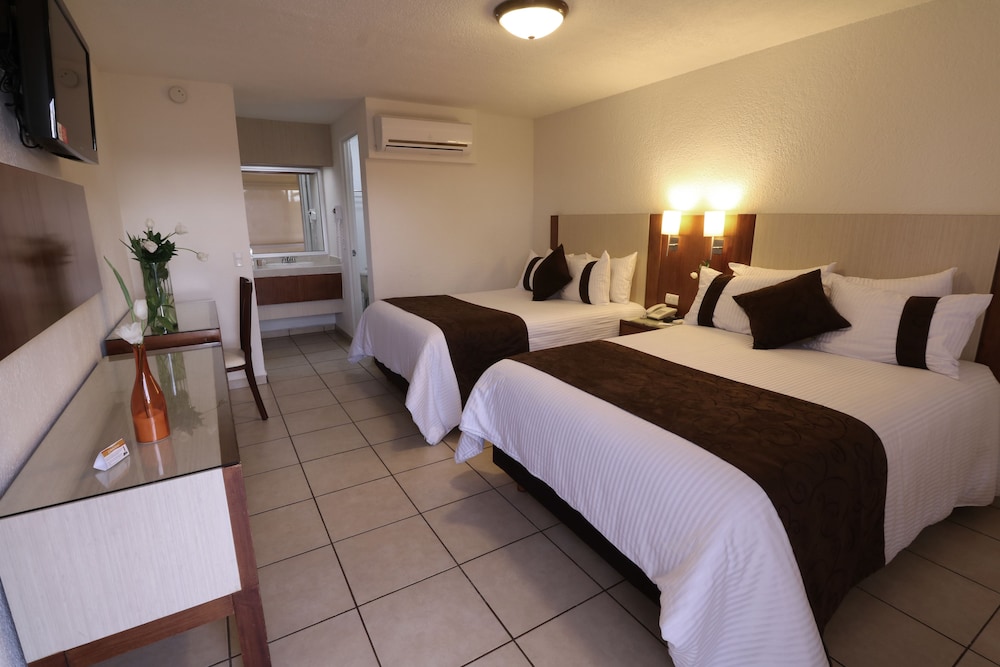 Junior Room, 2 Queen Beds - Photo 1
