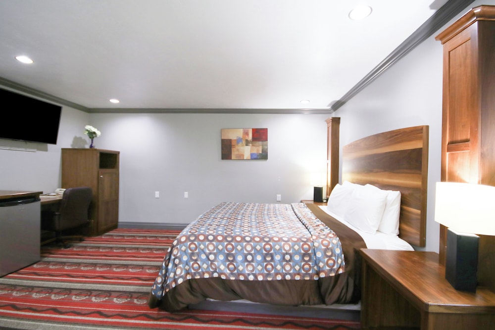 Suite, 1 King Bed, Non Smoking (Jacuzzi Tub) photo 3