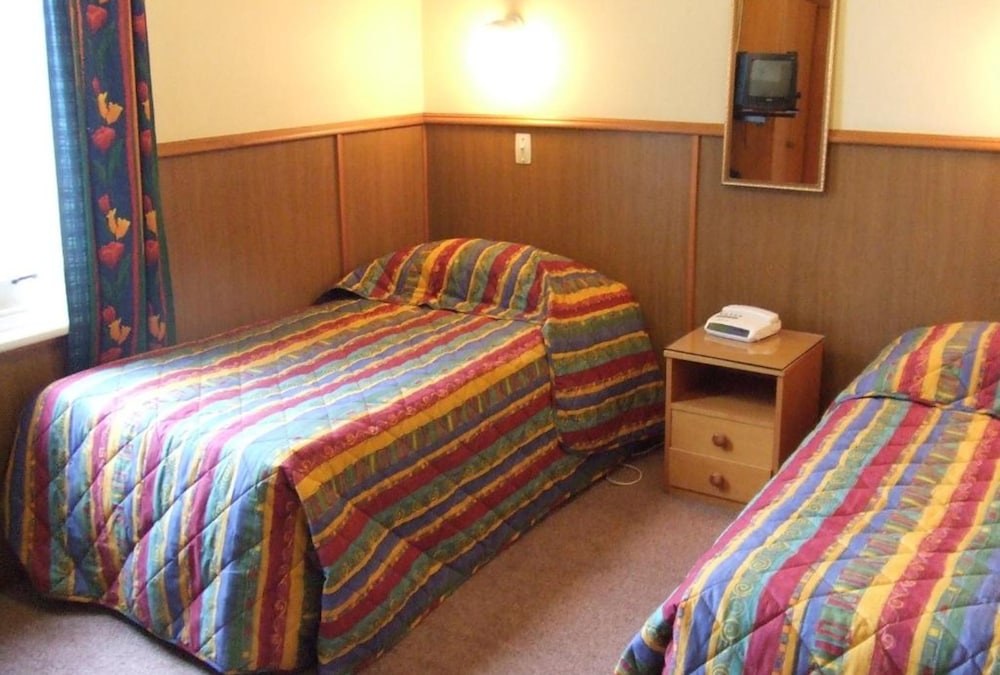 Economy Twin Room photo 1