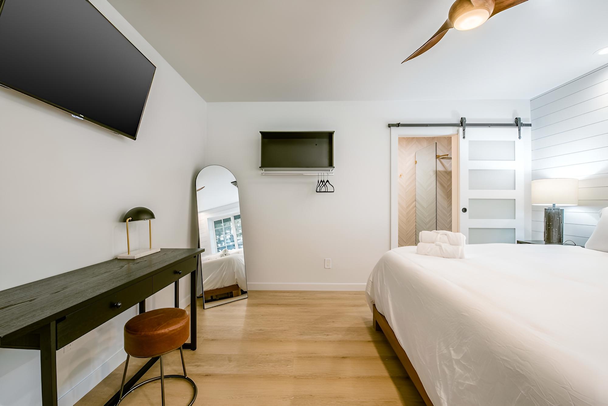 Studio, 1 King Bed - Photo 2