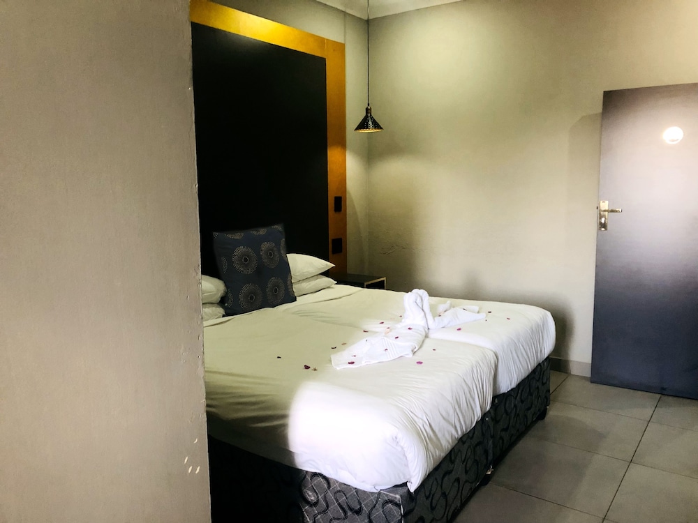 Standard Twin Room, 2 Twin Beds - Photo 35