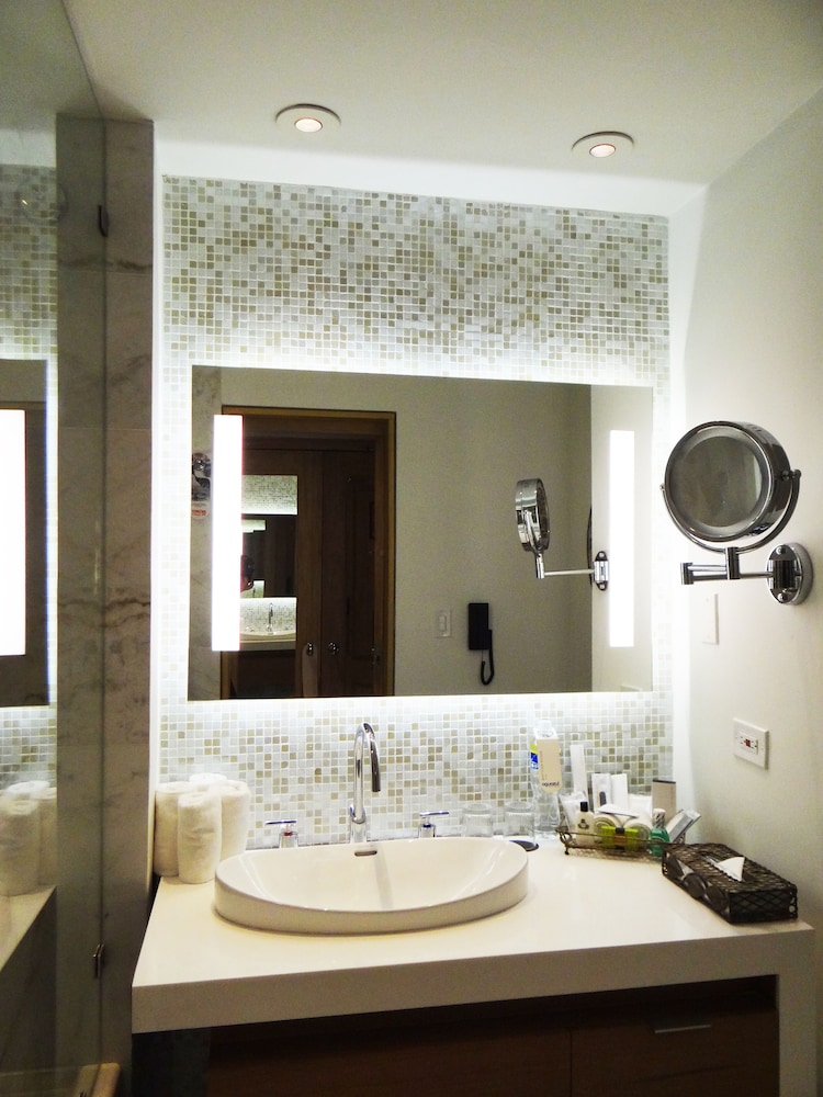 Classic Room, 2 Double Beds, Club Lounge Access - Photo 4