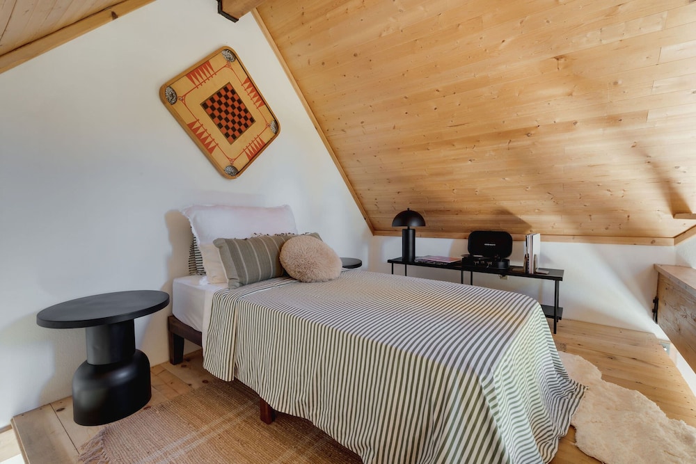 House, Multiple Beds, Fireplace, Mountain View (North Lake Hideaway)
