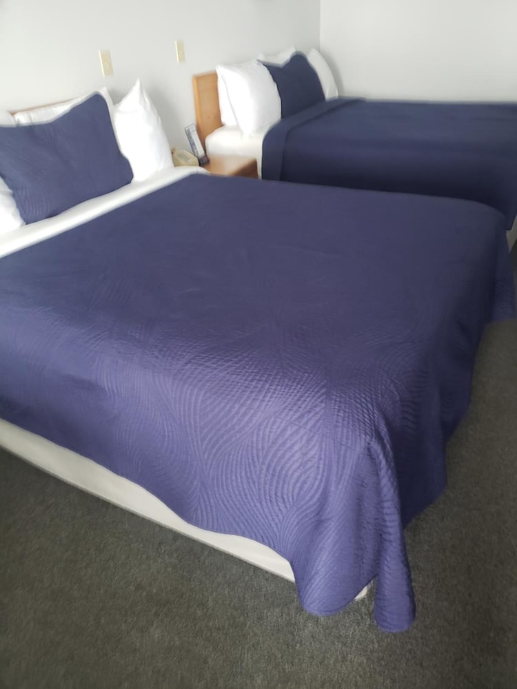 Standard Room, 2 Queen Beds photo 2