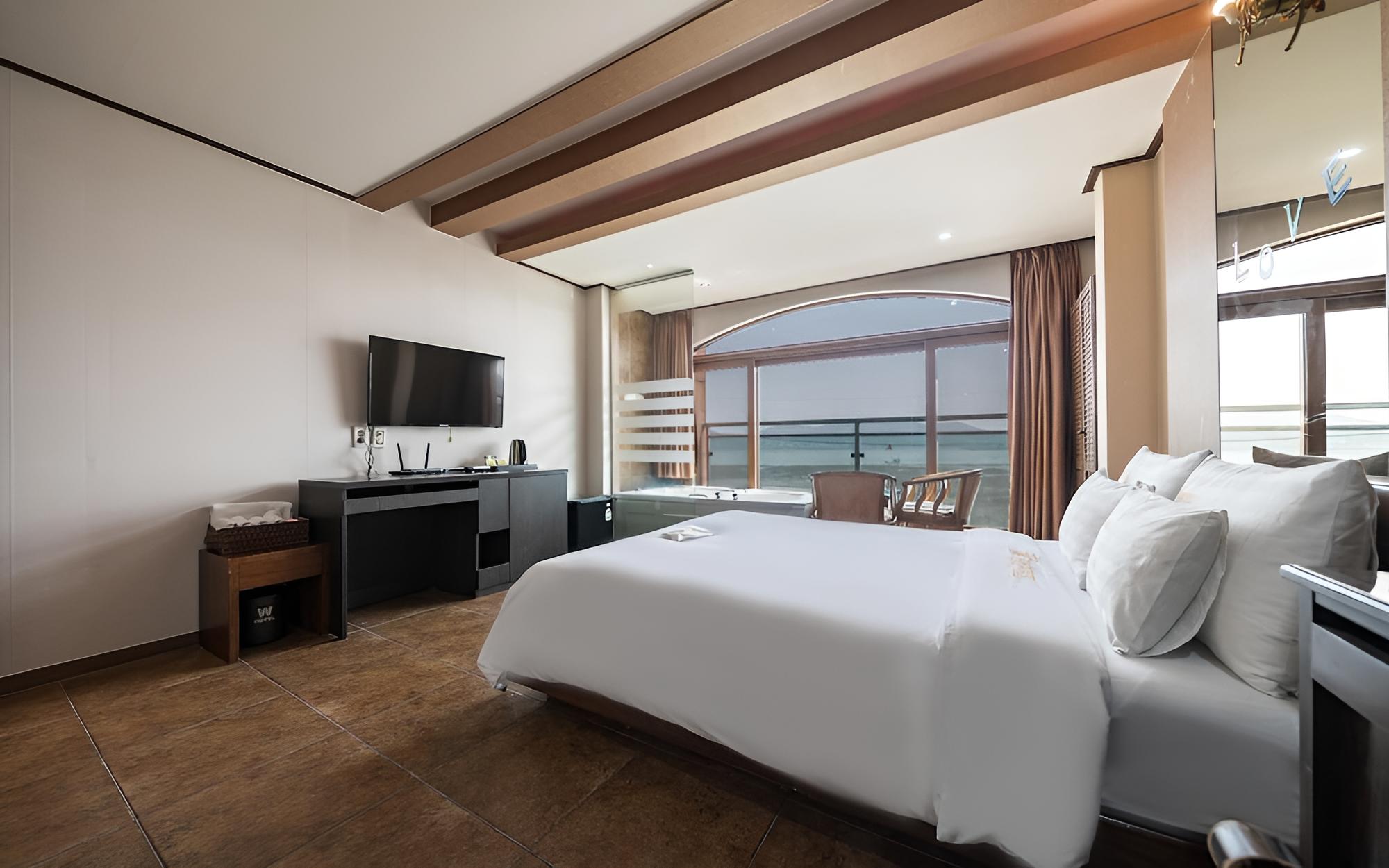 Room (VIP room (Netflix spa bath)) - Photo 2