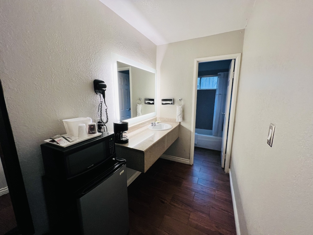 Signature Room, 1 King Bed photo 2