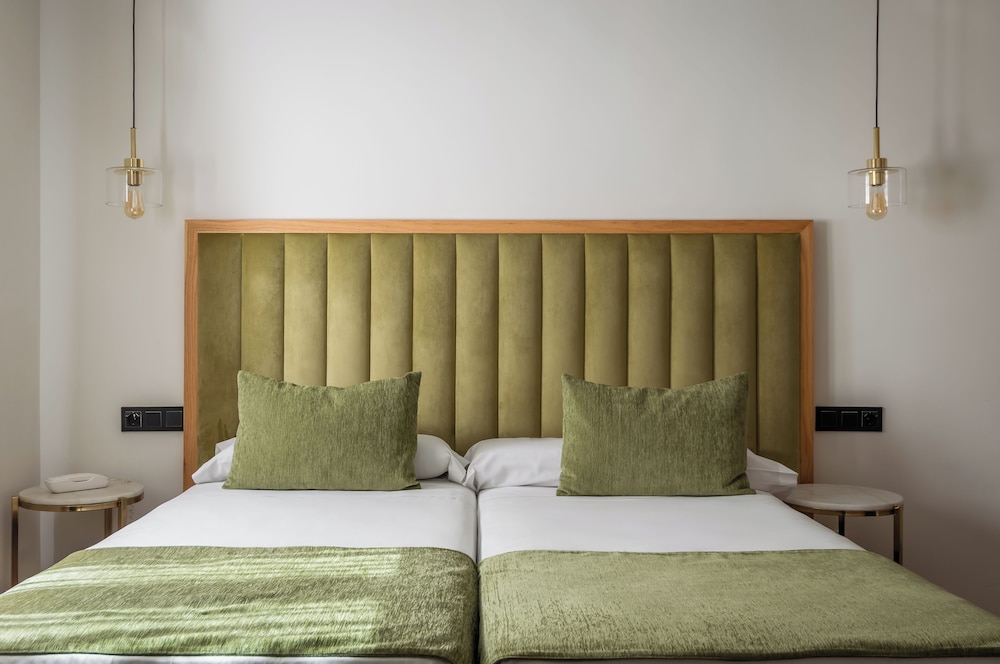 Standard Twin Room - Photo 6