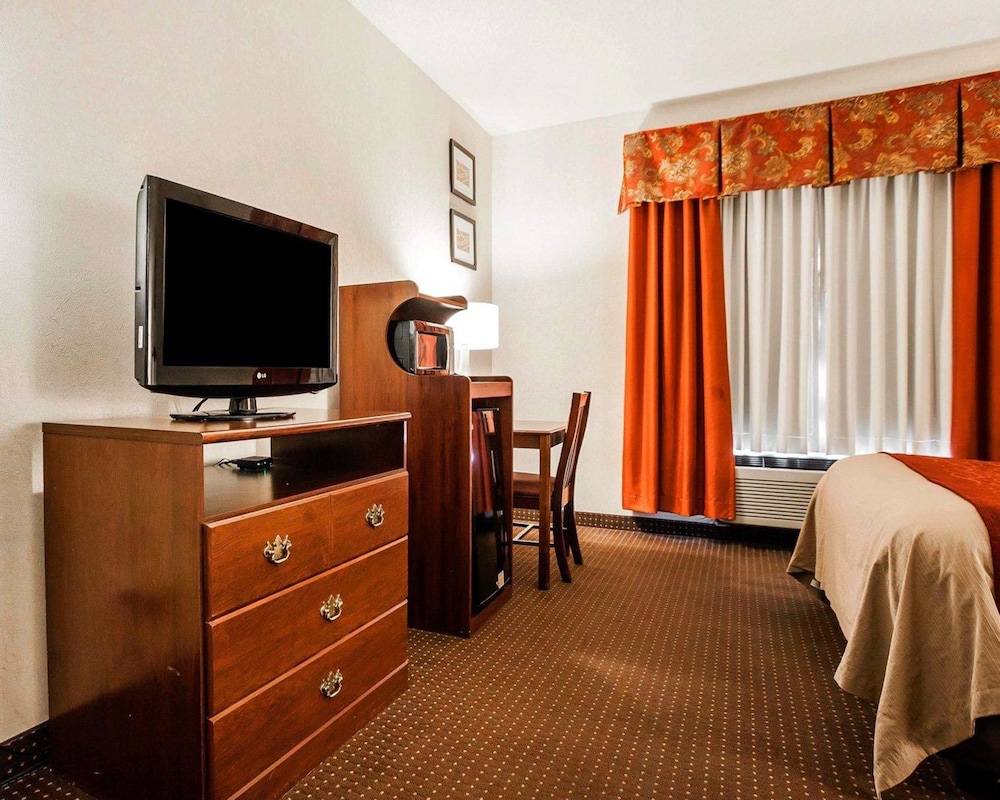 Standard Room, 2 Queen Beds, Non Smoking - Photo 1