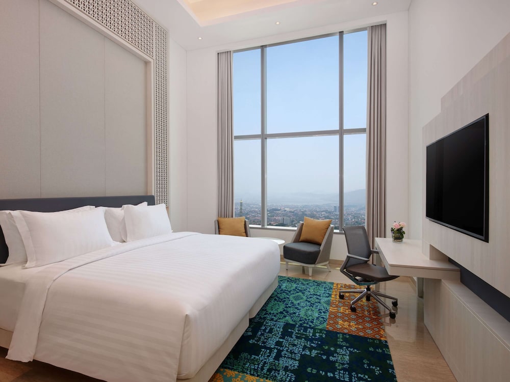 Deluxe View Room, Panoramic Scenery, Hollywood Bed - Photo 2
