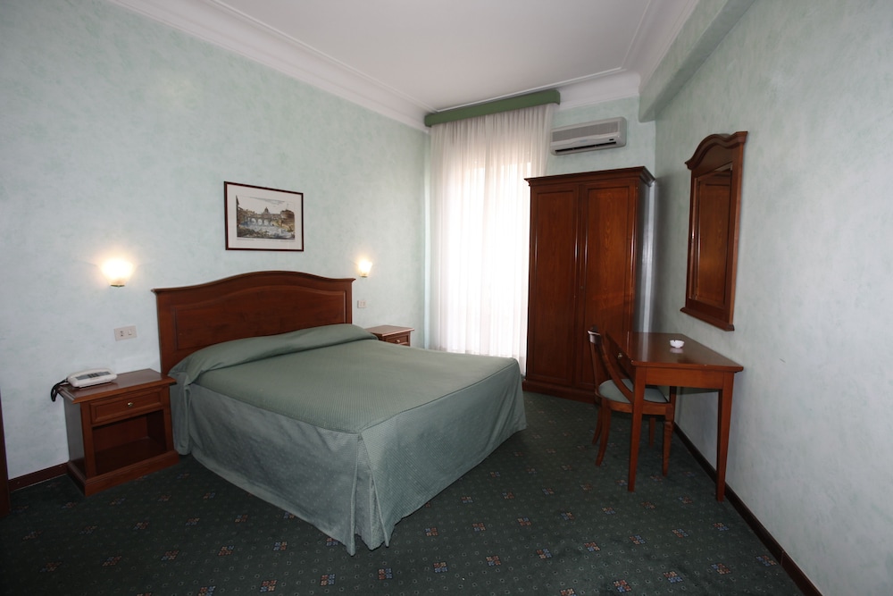Standard Double or Twin Room photo 2