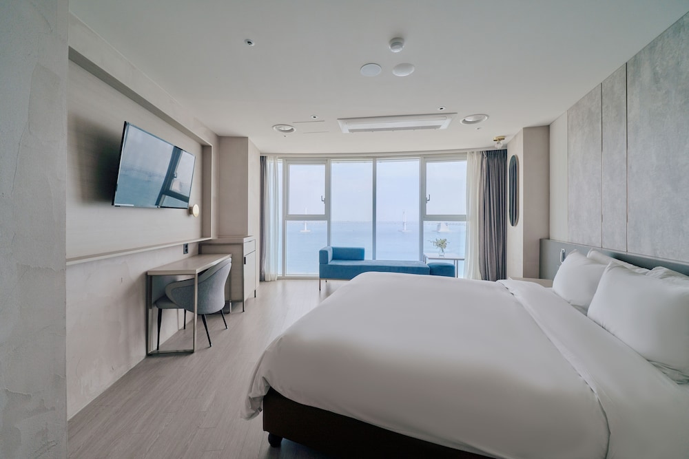 Deluxe Double Room, Ocean View photo 3