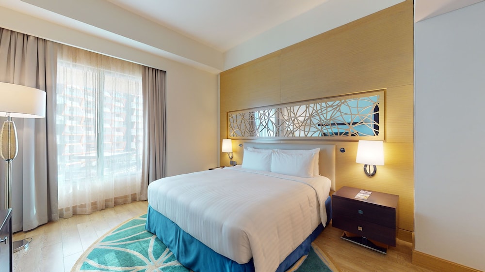 Executive Suite, 1 King Bed, Non Smoking thumbnail 5