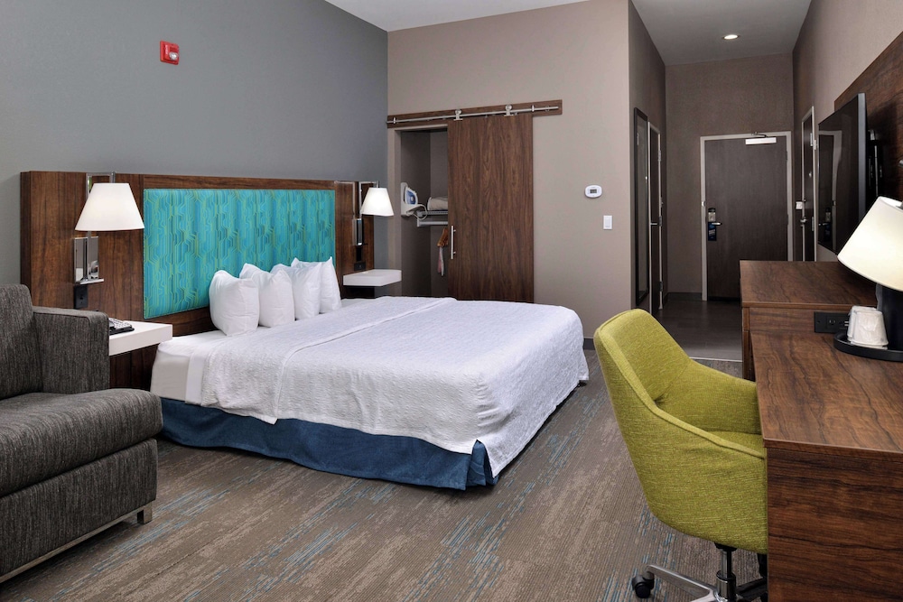 Studio, One King Bed, Accessible - Photo 1