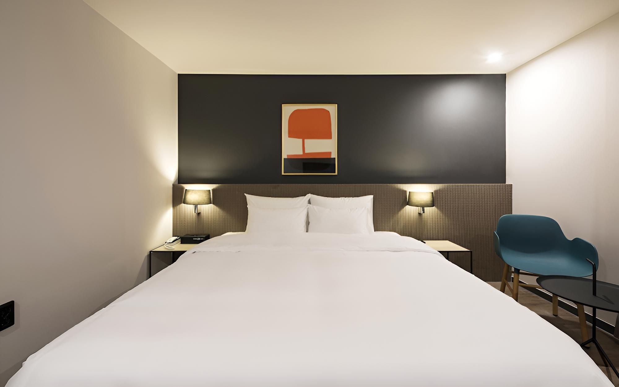 Room (Deluxe Plus-OTT Room (Unlimited Netfl) - Photo 2