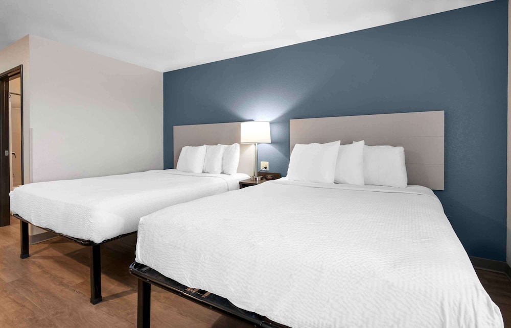 Standard Studio, 2 Queen Beds, Non Smoking, Refrigerator & Microwave photo 2