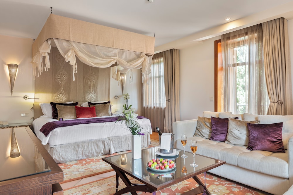 Suite, 1 King Bed, Balcony (Or Terrace) - Photo 3