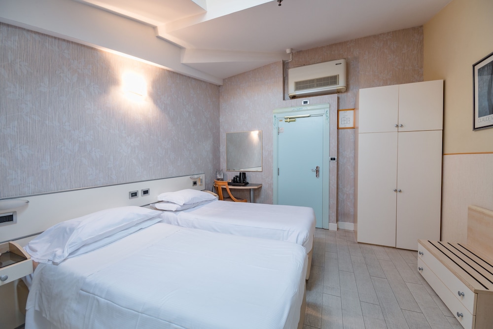 Classic Double or Twin Room, 1 Bedroom - Photo 2
