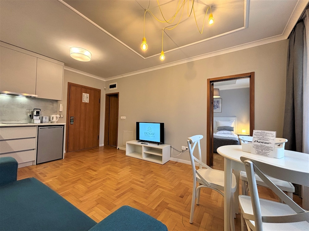 Suite - Photo 3