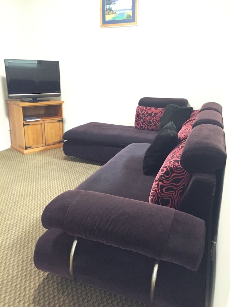 Standard Suite, 2 Bedrooms, Non Smoking, Kitchen photo 3