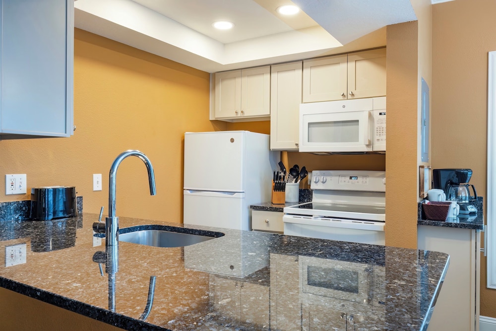 2K - Two Bedroom King Sleeps 6