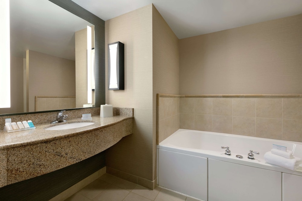 Suite, Accessible, Non Smoking - Photo 4