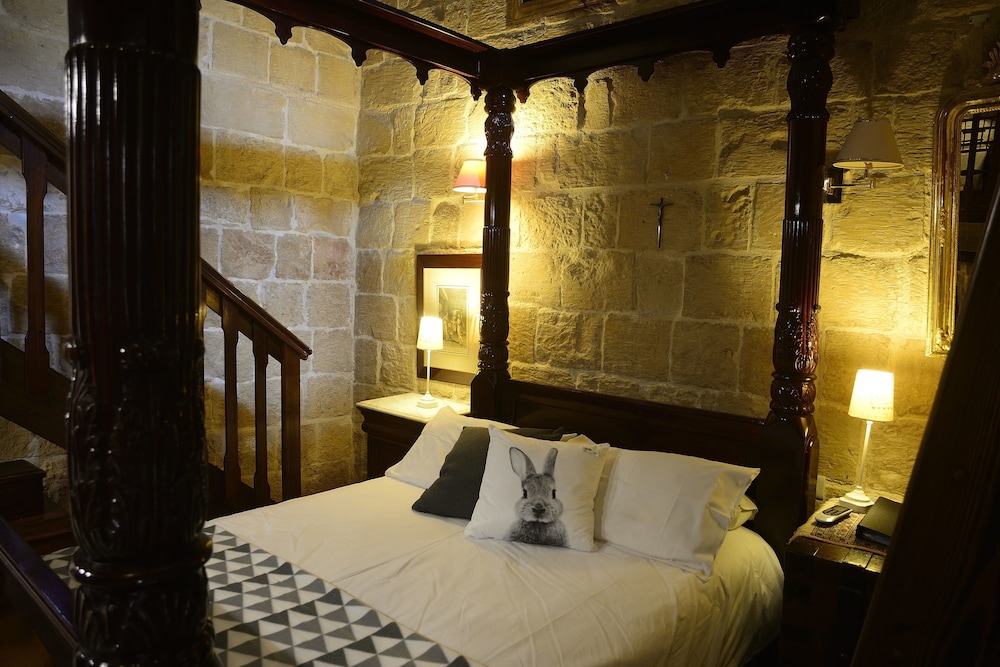 Luxury Suite, Ensuite photo 1