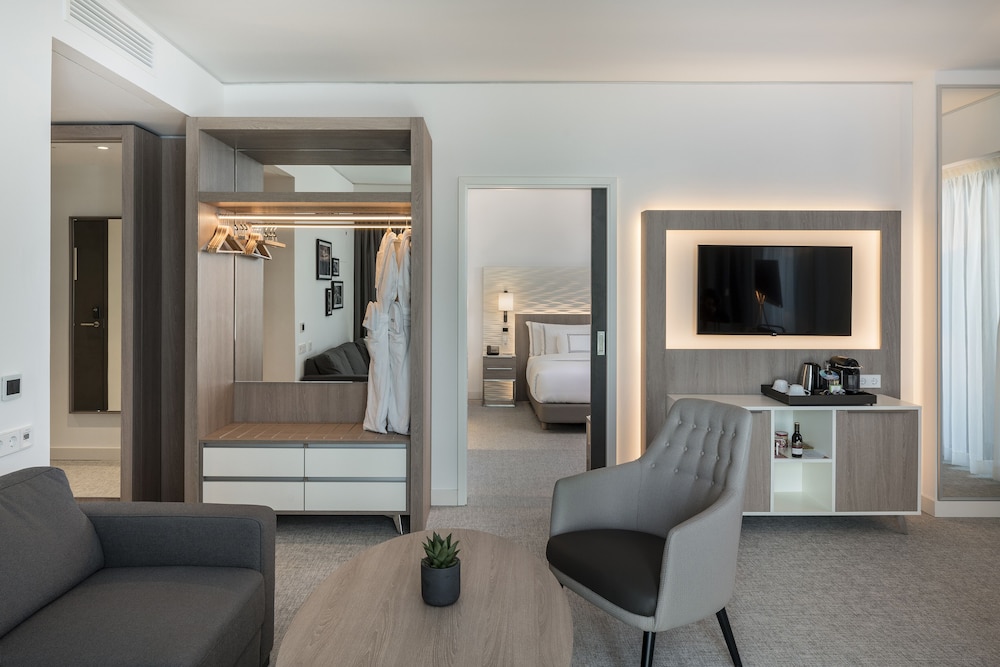 The Level Grand Suite thumbnail 5