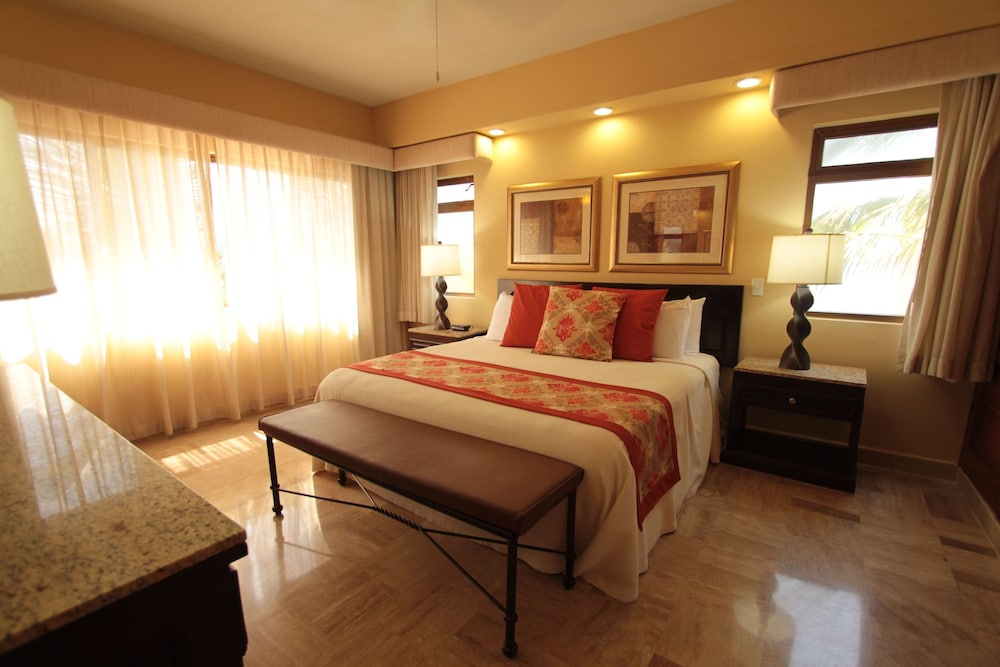Suite, 1 Bedroom - Photo 2