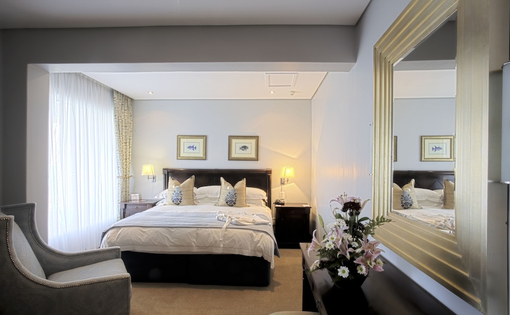Diplomatic Suite King Size Bed Sea View and Balcony photo 1