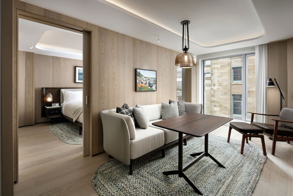 Junior Suite, 1 King Bed, City View