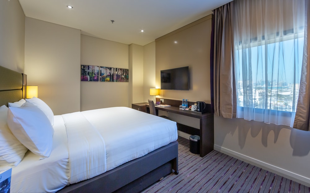 Double Room, Non Smoking (FREE Airport Shuttle ) - Photo 1