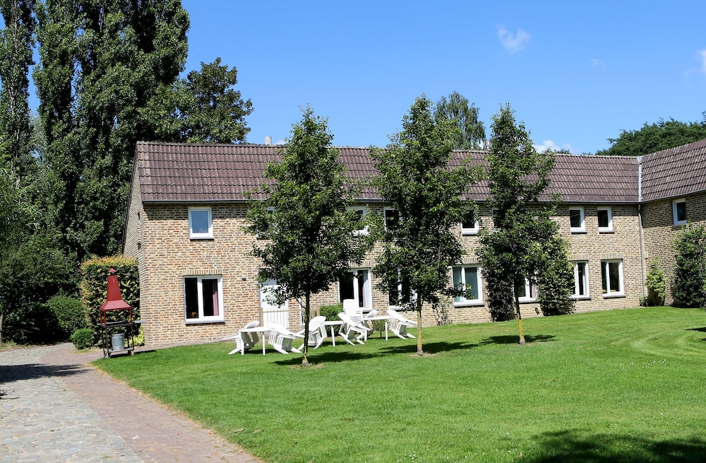 Bungalow, 12 Bedrooms (25 persons)