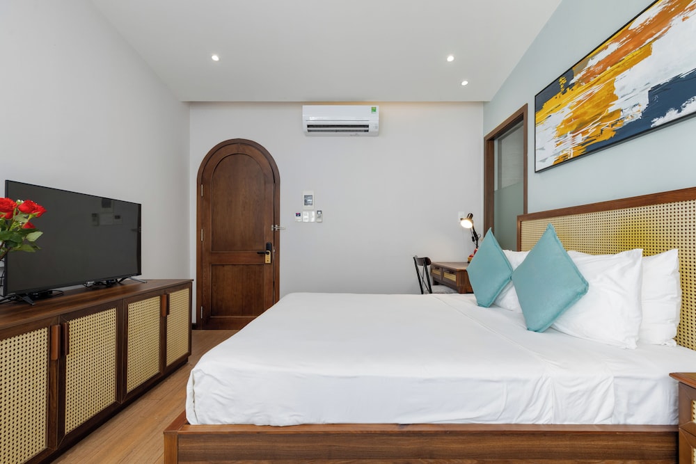 Superior Double Room, Balcony - Photo 9