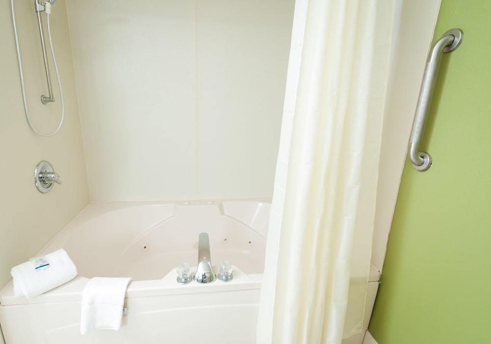 Suite, Multiple Beds, Non Smoking - Photo 4