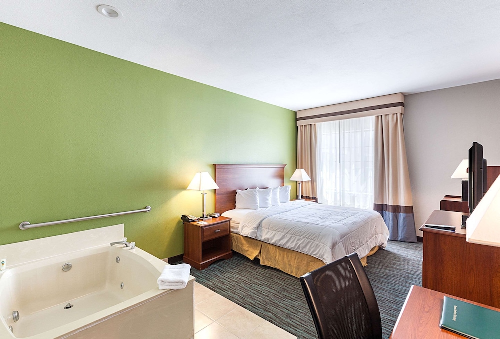 Standard Room, 1 King Bed, Non Smoking - Photo 1
