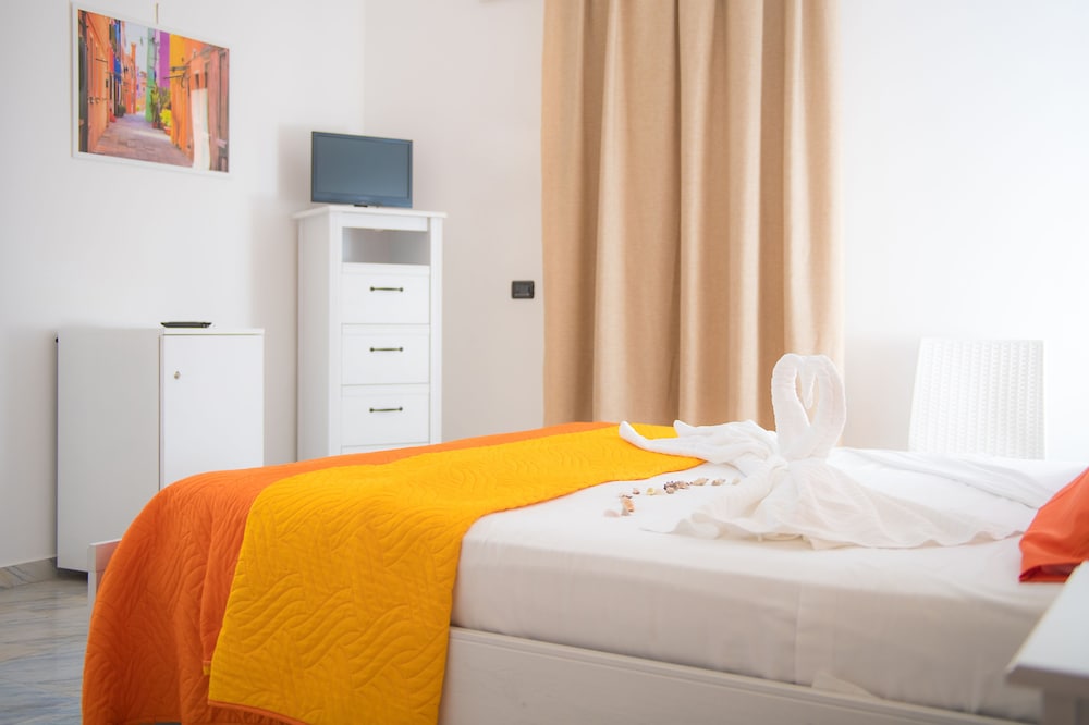 Double Room - Photo 16