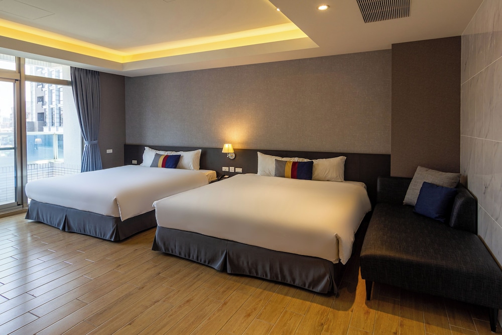Deluxe Quadruple Room, 2 Queen Beds photo 1