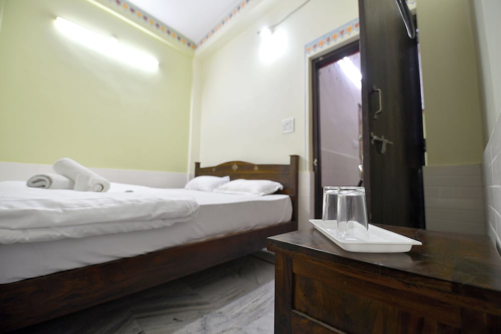 Deluxe Double Room, 1 King Bed photo 3