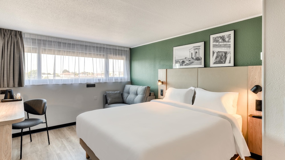 Standard Room, 1 Queen Bed with Sofa bed