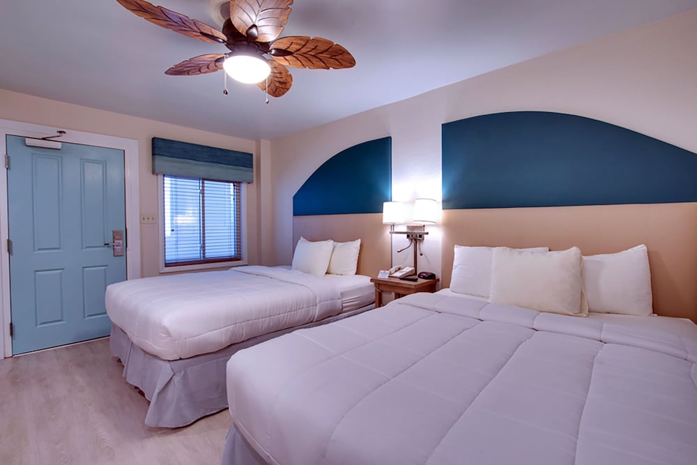 Standard Room, 2 Queen Beds - Photo 2