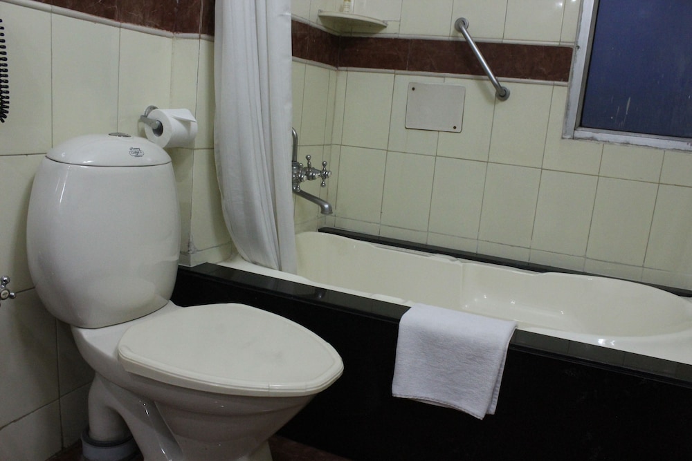 Executive Suite, 1 King Bed, City View - Photo 12