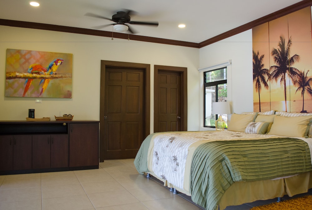 Luxury Double Room, 1 King Bed, Ocean View photo 2