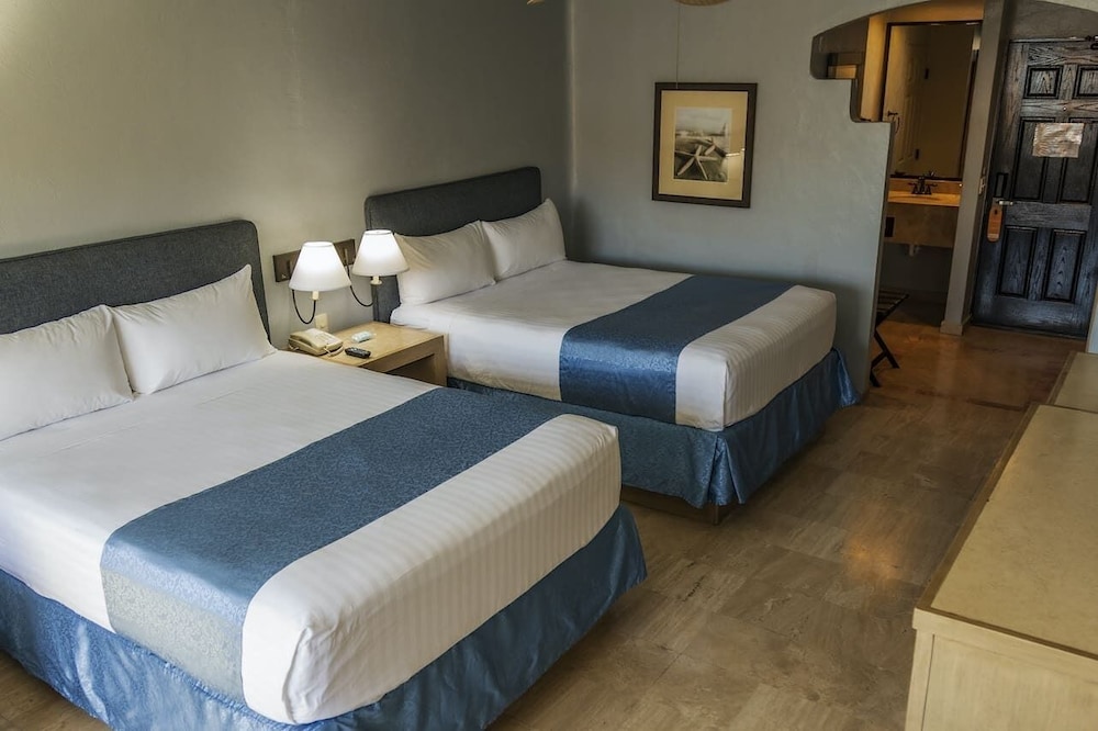 Superior Suite Sea View with Balcony 2 Queen Beds - Photo 3