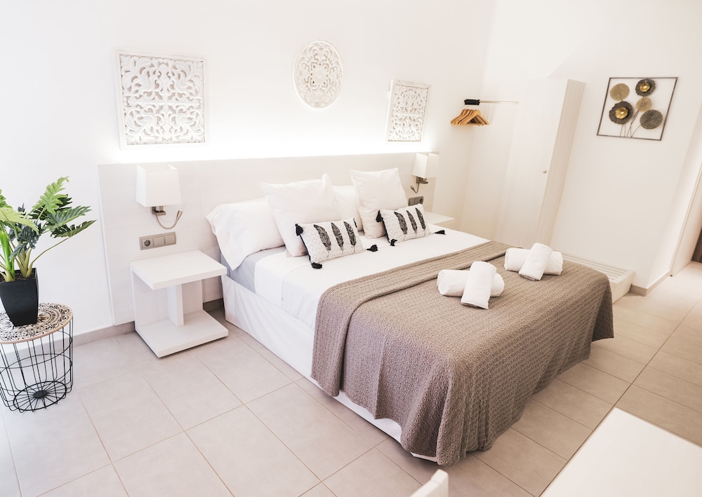 Deluxe Double Room, Balcony - Photo 1