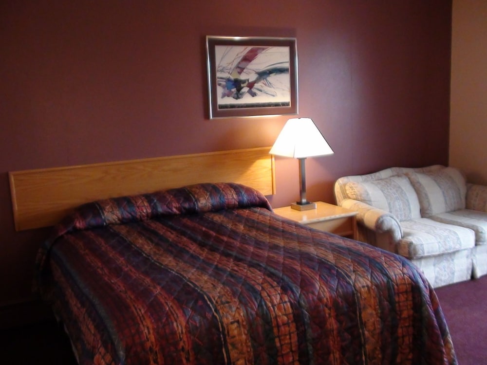 Standard Room, 1 Queen Bed, Non Smoking, Refrigerator & Microwave photo 3
