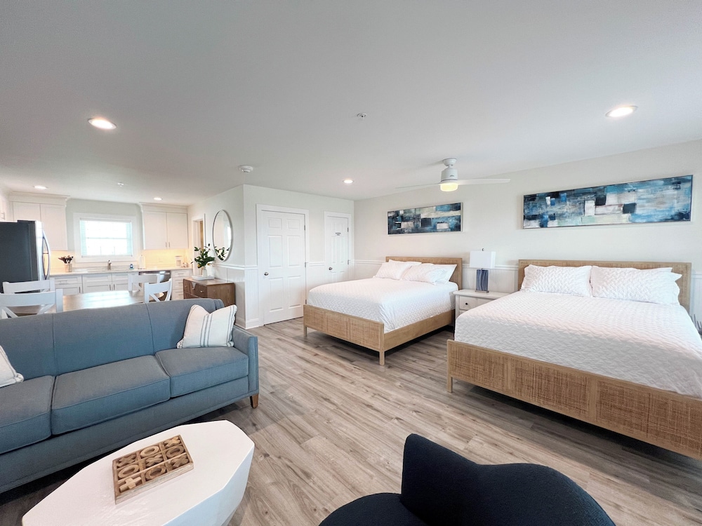 Saltwater Resort Adjacent 3rd Fl. Trio: 3001 (King), 3002 (Queen), & 3003 (Queen)