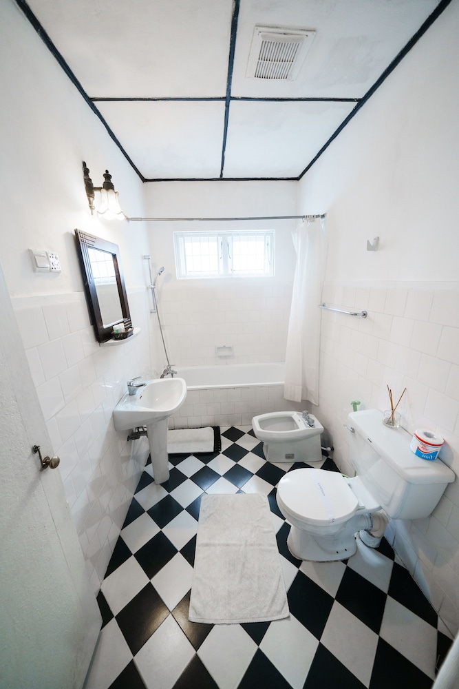 Standard Twin Room, 1 Bedroom, Bathtub photo 3