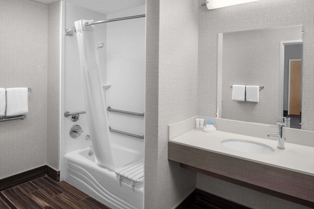 Suite, 2 Queen Beds, Accessible, Non Smoking - Photo 6