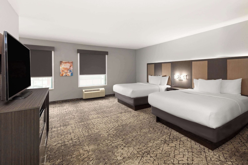 Room, 2 Double Beds, Non Smoking - Photo 1