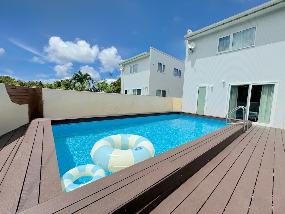 (Up to 13 people) 4LDK (100sqm) /7 beds+1 futon /with Pool /BBQ /3 parking spaces / Onna 6B, Smoking photo 1